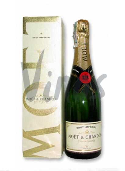 Шампанское Moet&Chandon Brut Imperial - Подарочная упаковка. Это шампанское было названо императорским в честь дружбы Жана–Реми Моэта и Наполеона Бонапарта, который поддерживал особые отношения с фирмой “Moet” и навещал Жана–Реми каждый раз, когда бывал в Шампани. 
Это выдержанное в течение трех лет шампанское считают одним из лидеров рынка шампанских вин: считается, что каждые 2 минуты в мире открывают бутылку Moet&Chandon Brut Imperial.

